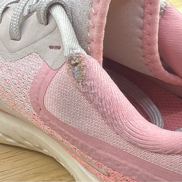 Nike Odyssey React Women's 7.5 Running Shoes Desert Sand Pink White AO9820-002 - Picture 8 of 11